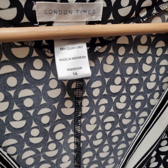 Dress - Picture 3 of 3